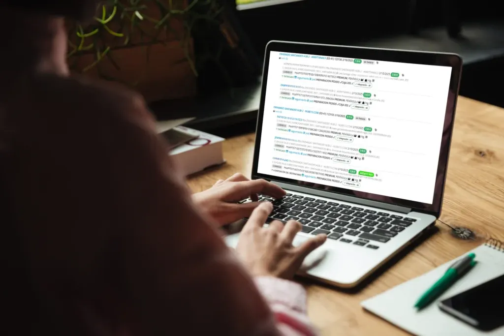 Gestión de pedidos de una tienda online desde un ordenador